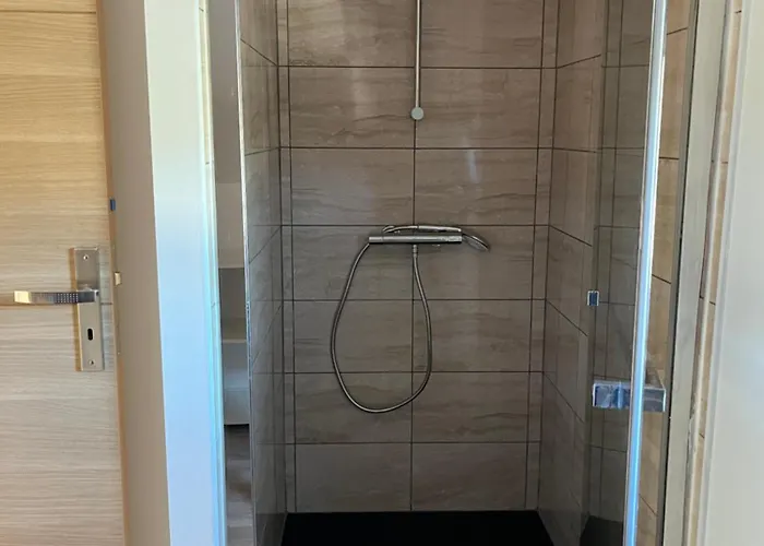 Le Sailhet, Maison De Пьерфит-Несталас